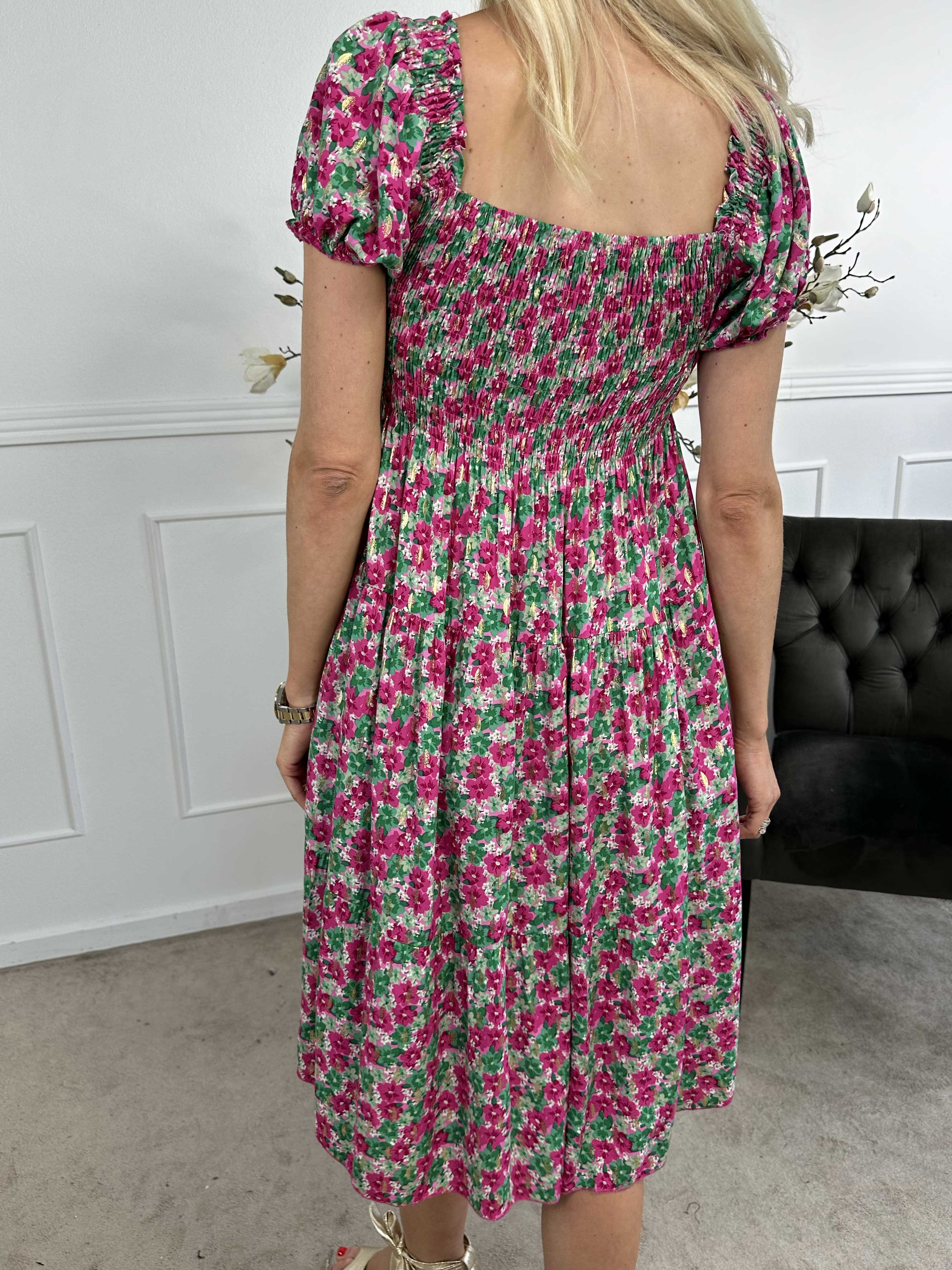 Daphne - Sød blomstret sommerkjole med smock på brystet